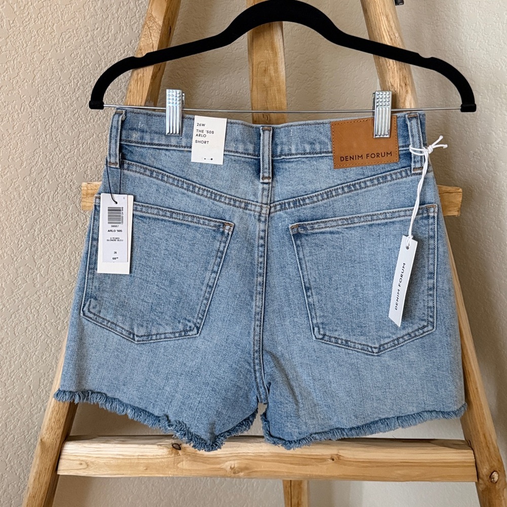 NWT Denim Forum Denim Forum The Arlo '50s Mid Thigh Short in 9 Yrs Blondie Bleu - Picture 8 of 11